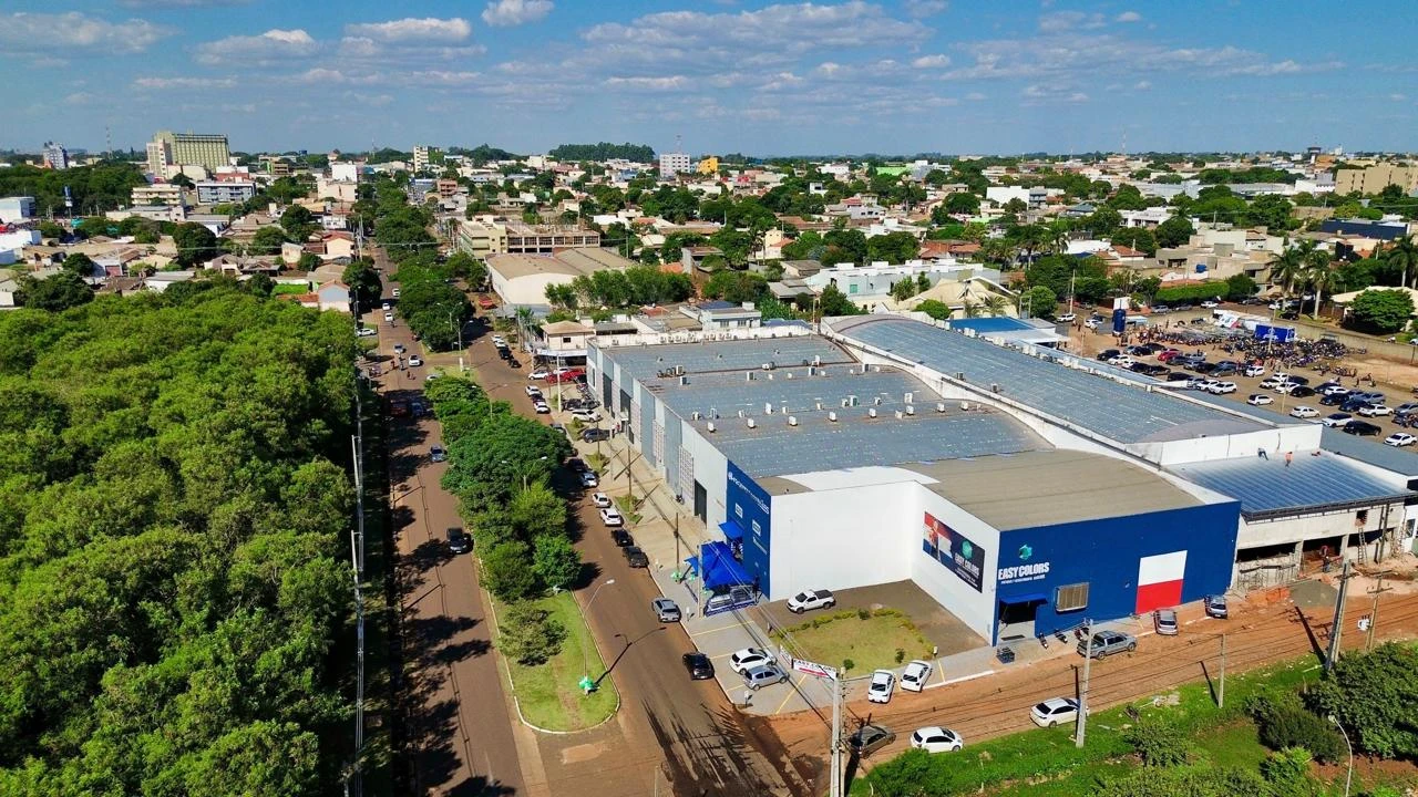 Vista interna da fábrica da Easy Colors
